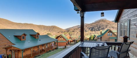 Maggie Valley Vacation Rental | 3BR | 3BA | Stairs Required | 2,679 Sq Ft