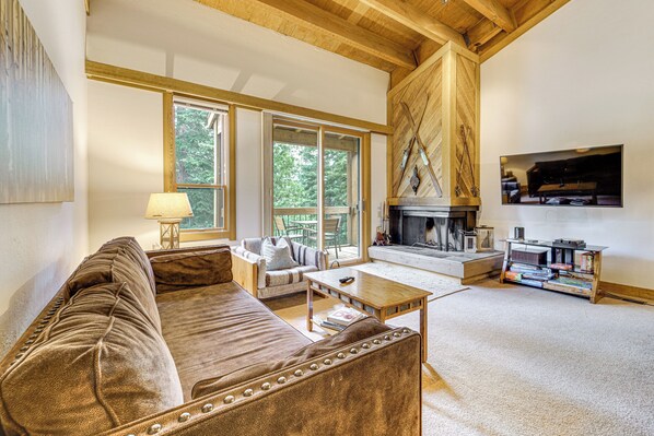 Truckee Vacation Rental | 2BR | 1BA | 1,008 Sq Ft | Stairs Required