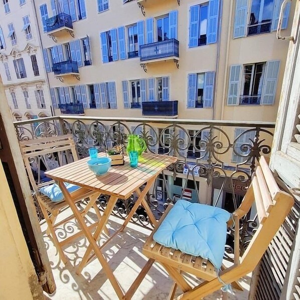 Kleiner Balkon für 2 Personen 