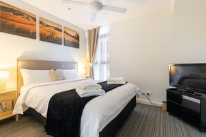 Bedroom with Queen bed