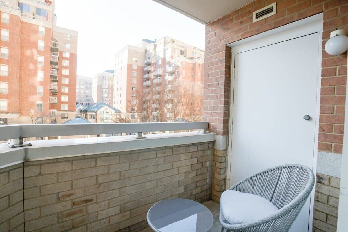 Apartment Just Steps from Ballston Subway Station