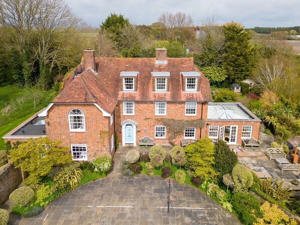 Welcome to Hatchers, a stunning five-bedroom family home set in rural countryside.