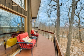 Deck | Views | Outdoor Seating | Pet Friendly w/ Fee