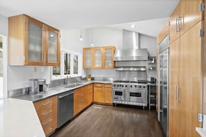 Modern kitchen to whip up a gourmet meal for your group. Commercial grade range & ovens!