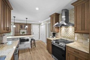 Modern & sleek appliances for a full culinary experience & fully stocked kitchen. 
