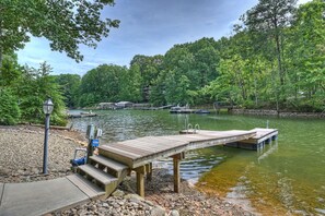 Lakeside retreat - water adventure awaits!