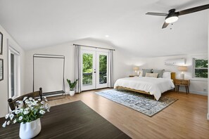 Detached boathouse features a King bed & en suite bath. 