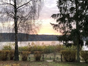 Sonnenaufgang überm See