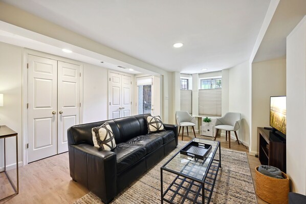 Lovely apartment with modern feel and bright recess lighting