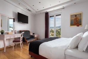 Full Bedroom