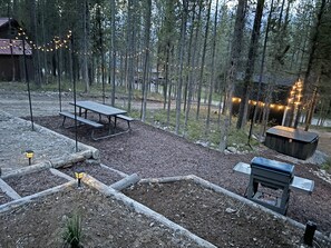 Whistling Moose ~ Hot Tub, Grill, Outdoor Dining