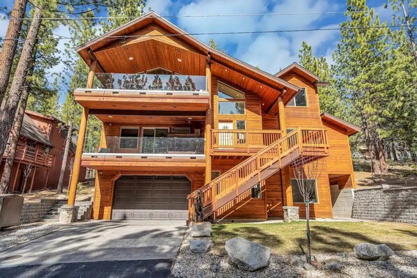 Expansive Lodge in one of South Lake's Most Prominent Neighborhoods!