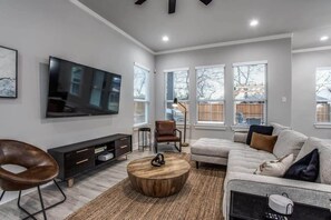 This living room’s comfortable seating and beautiful decor make it the perfect place to unwind with a glass of wine or a cup of coffee.