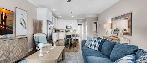 Gorgeous Furnishings! Driftwood Townhomes #8
