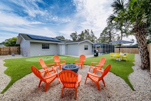 Endless outdoor fun! Fire pit, bbq, mini golf, putting green and more!