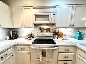 perfect full kitchen for cooking and entertaining!