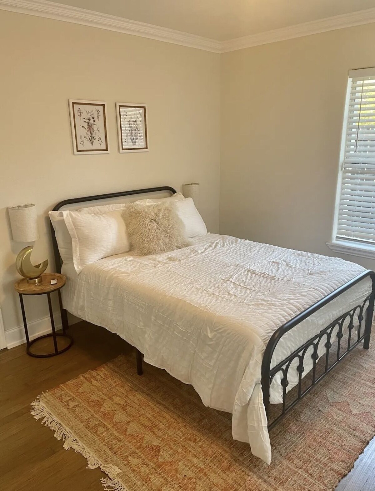 Celina’s Casita. Cozy casita close to downtown and it’s pet-friendly!