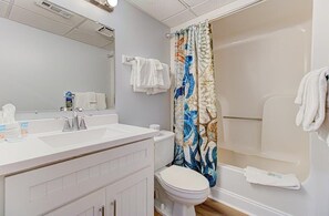Atlantic Towers 705-large-016-064-Bathroom-1500x986-72dpi