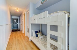 Atlantic Towers 208-print-018-019-Hall Bunks-4200x2760-300dpi