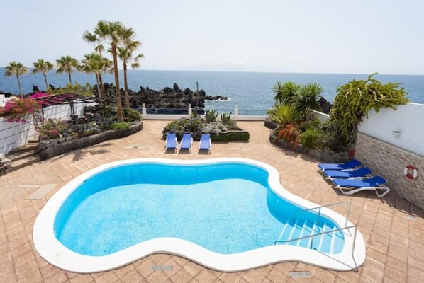 Pool & Garden by the Ocean