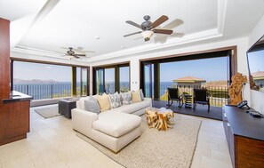 Living area with spectacular ocean view