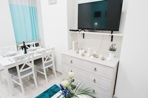 Dining corner (2)