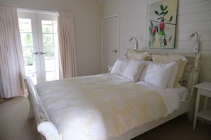 Cottage Queen Bed(2)