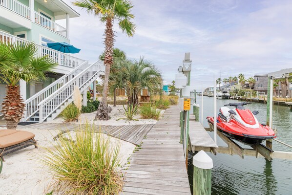 Outdoor Oasis on the Canal