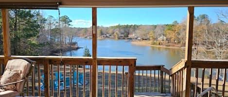 Amazing lakeviews right from the  covered porch! 