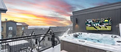 Enjoy sunsets or a night under the stars - rooftop deck with hot tub, TV