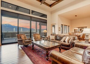 After a day of travel, unwind and rejuvenate in the welcoming embrace of our stylish living room. Sink into plush furnishings, bask in the soft glow of ambient lighting, and let the soothing ambiance set the stage for a perfect getaway.