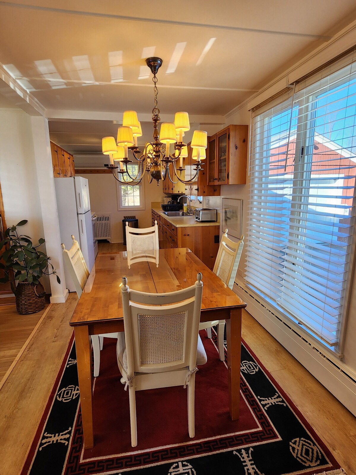 Convenient, private, well equipped home, located in beautiful Thomaston.