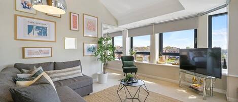 Marina View Penthouse, Liverpool - Host & Stay