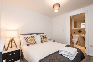 Cosy and clean bedroom with  ensuite!