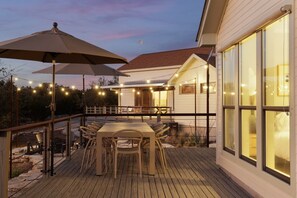 Main House, deck with dining table that seats 10