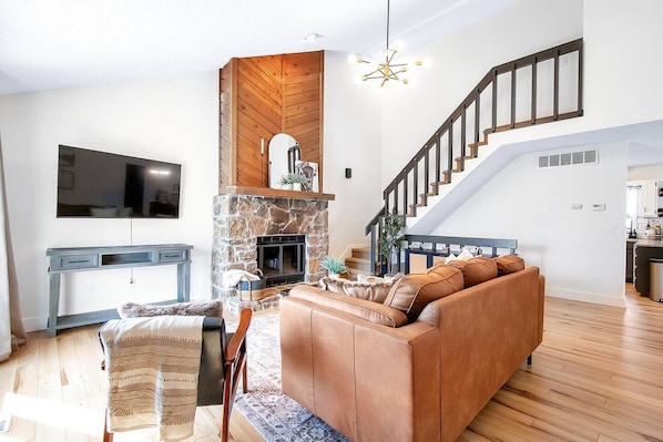 Large Living Room with Vaulted Ceilings, 55" Smart TV, Cozy Seating and Fireplace (not usable)