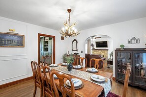 Large Dining Room with seating for up t 8, gorgeous decor