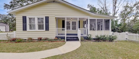 St. Marys Vacation Rental | 2BR | 1BA | 2 Steps to Enter | 850 Sq Ft