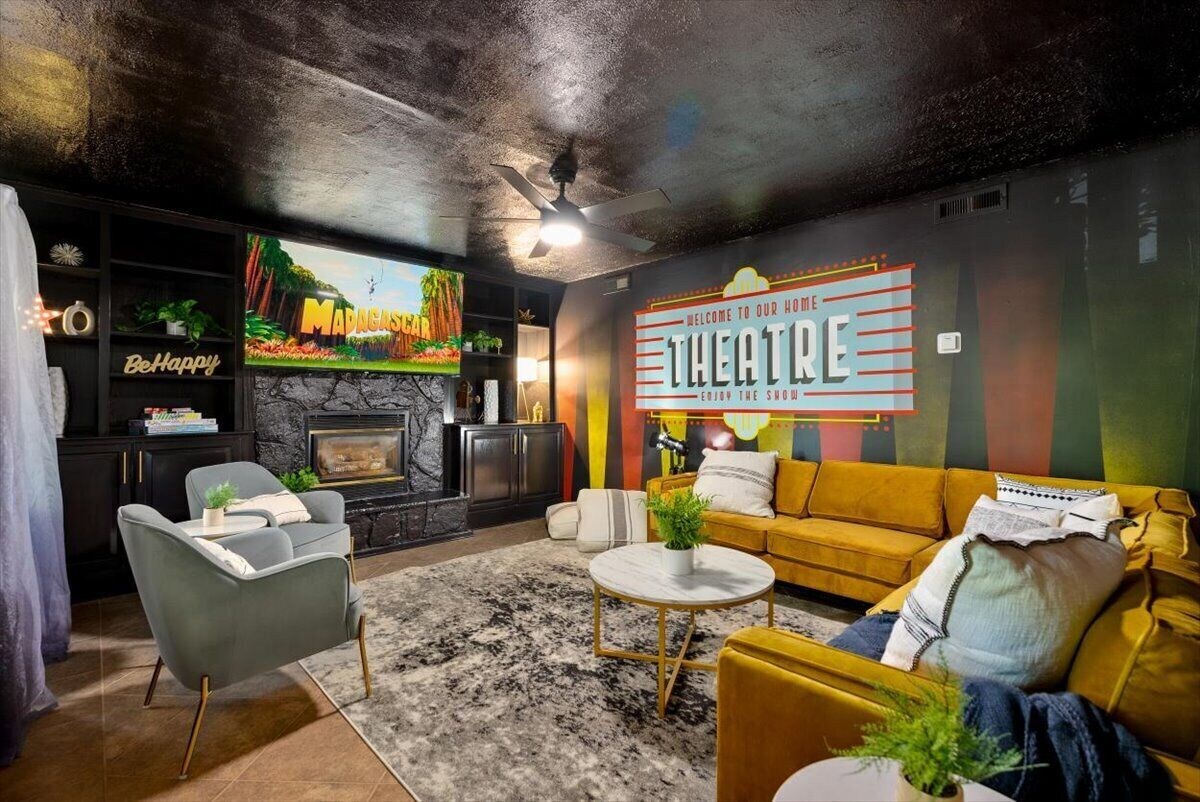 Movie Theater, Game Room, Hot Tub, Fire Pit, FUN!