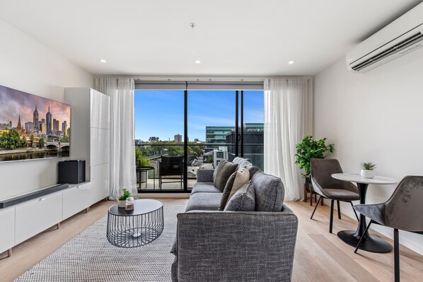 Living Room/Dining Area