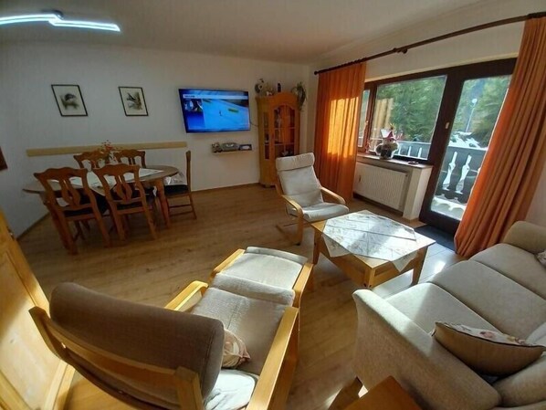 Ferienwohnung Alpensonne-Wohnzimmer Bild 1