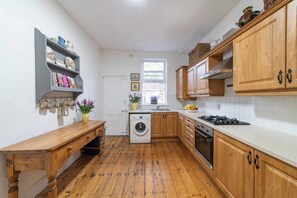 KitchenFully Fitted Kitchen with everything you need to enjoy a lovely stay.
- Stove
- Oven
- Washing machine
- Fridge