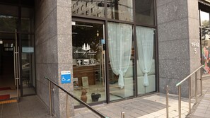 フロント