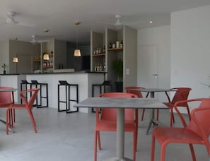 Bar (in der Unterkunft)