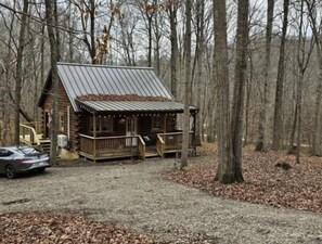 Cabin sits in the woods. 