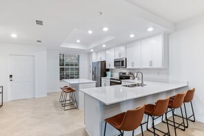 Eat-in Kitchen