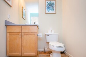 Full Bathroom #1