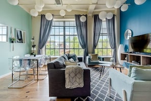 Living Room with Apple TV & tv antenna
