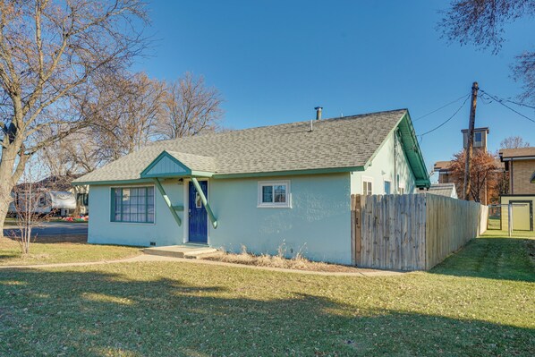 Sidney Vacation Rental | 2BR | 1BA | 800 Sq Ft | 2 Steps Required
