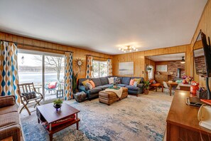 Living Room | Free WiFi | DVD Player & Video Library | Sleeper Sofa